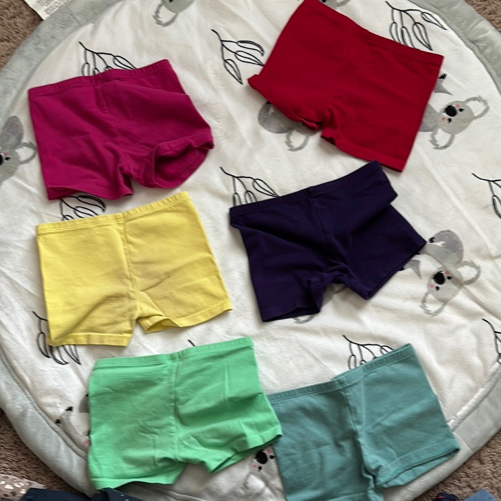 6 Primary shorts - size 4 EUC